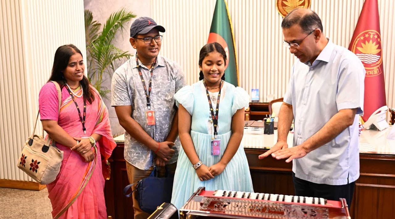 A letter fulfils a dream as PM gifts harmonium to young singer Anushree