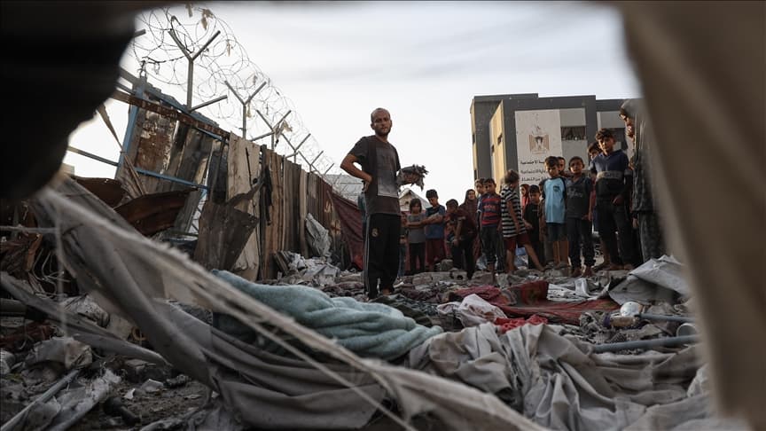 Hamas agrees to ceasefire, Israel advances on Gaza City
