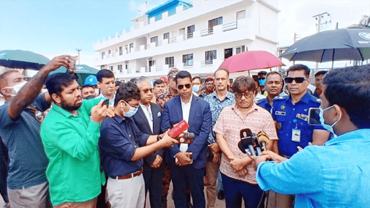 Excess hydrogen sulfide found on ship where nine workers died: Industries secretary