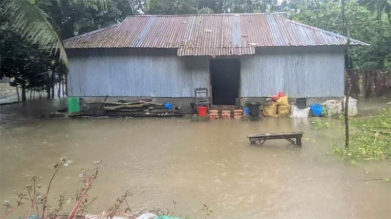 Flood situation worsens in 3 districts, 29 lakh people trapped in water
