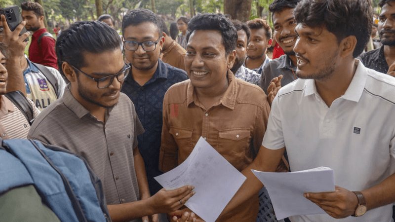 DUCSU election: Candidates continue vigorous campaigning on weekly holiday
