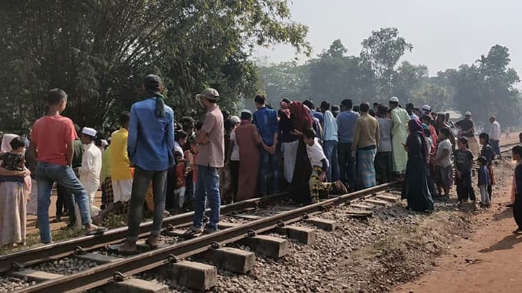 2 killed crossing railway line in Cumilla