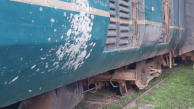 Dilapidated railway track forces trains to crawl on Kurigram-Ulipur route