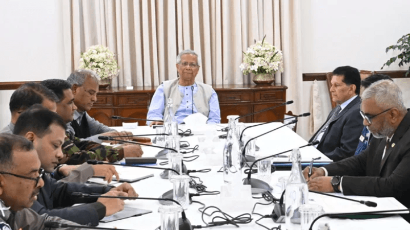Yunus chairs meeting to review law and order ahead of election 