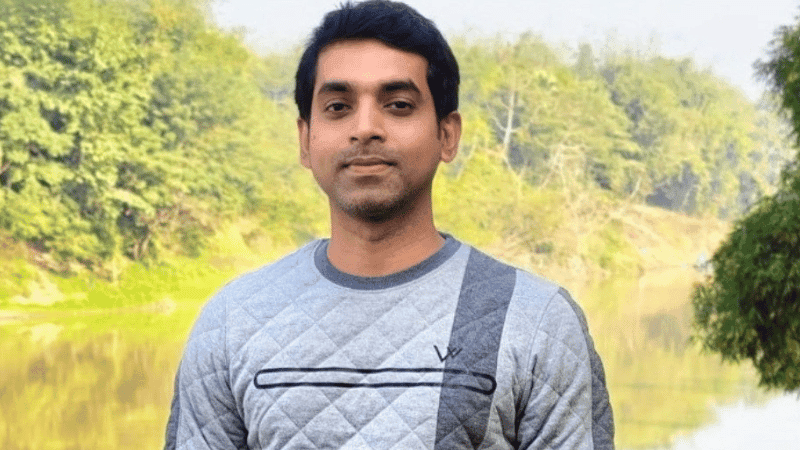 Customs officer goes missing at night, body found bloody in the morning