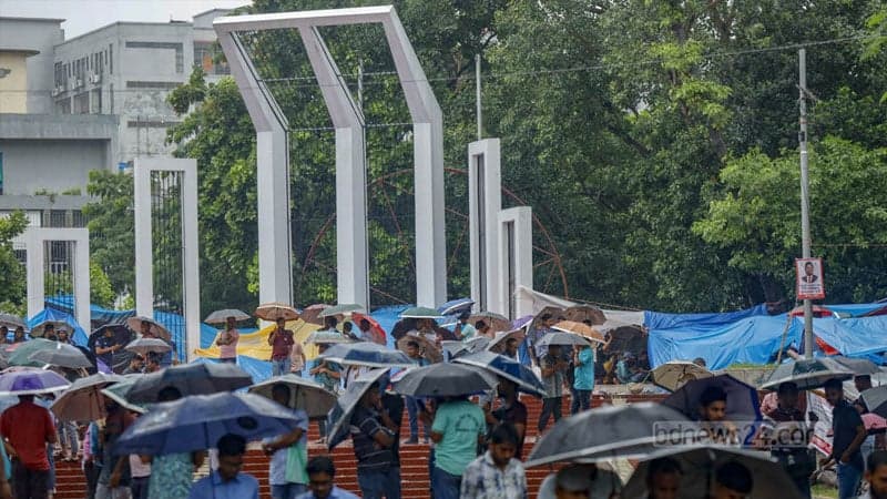 Palli Bidyut workers stand firm on their demands, protest continues amid downpour