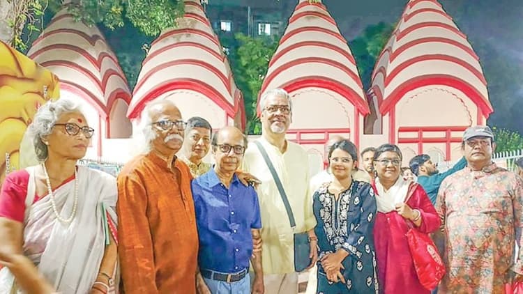 Indian singer Srikanto Acharya visits Bangladesh with family
