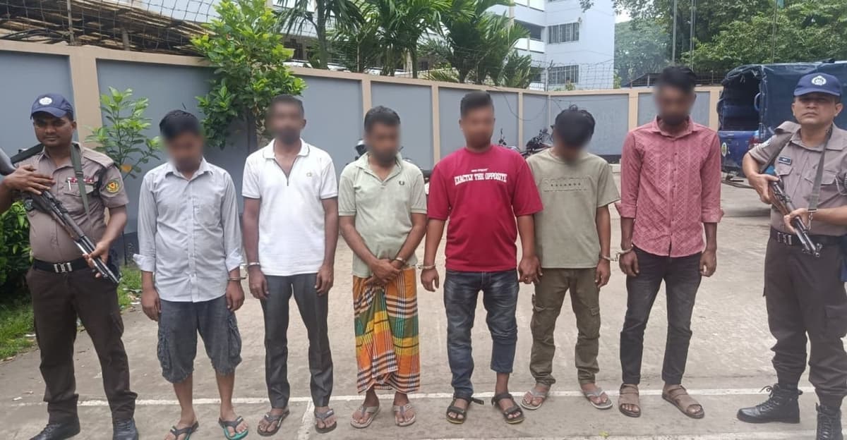 Police seize 4 foreign pistols, 12 rounds bullets in Gendaria; six held