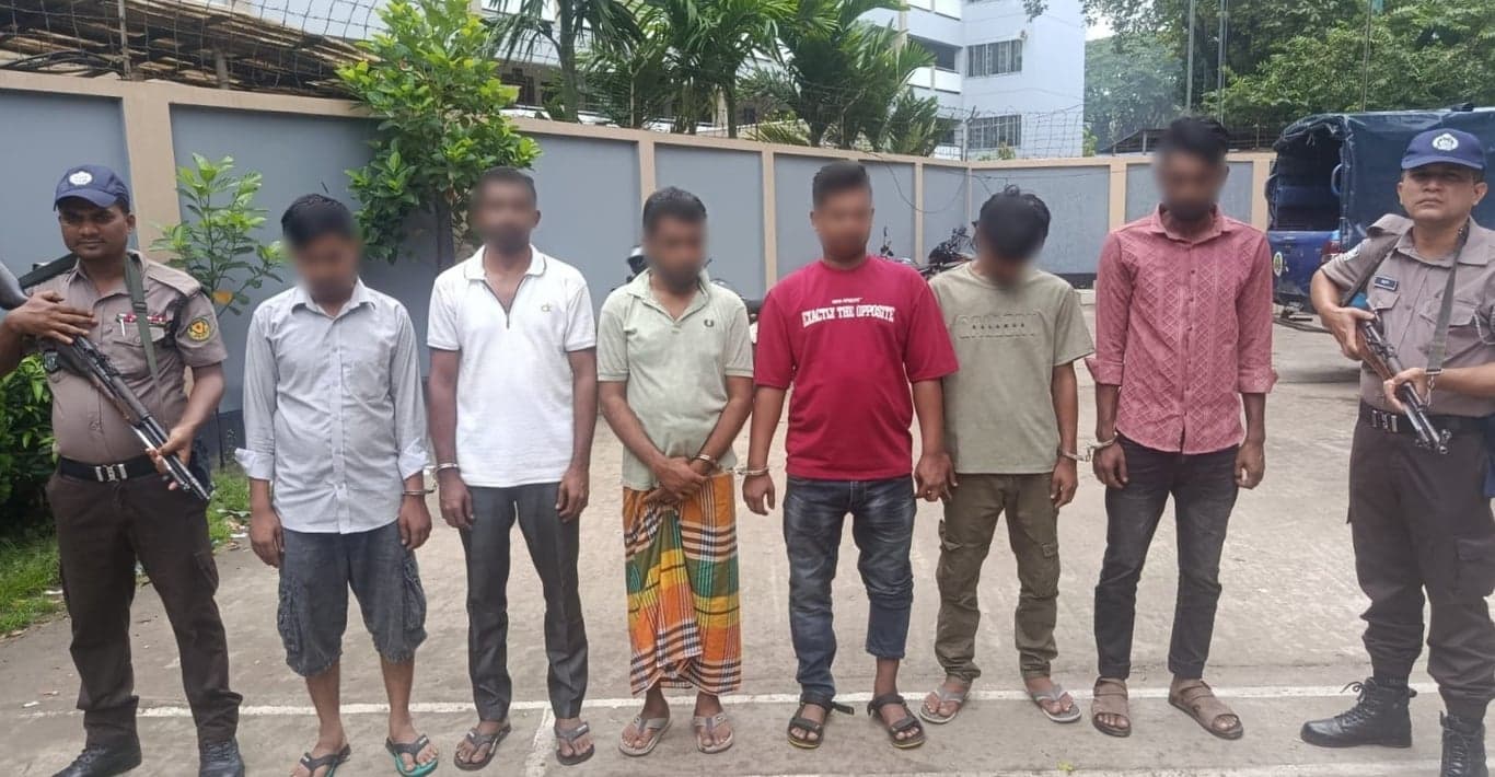 Police seize 4 foreign pistols, 12 rounds bullets in Gendaria; six held