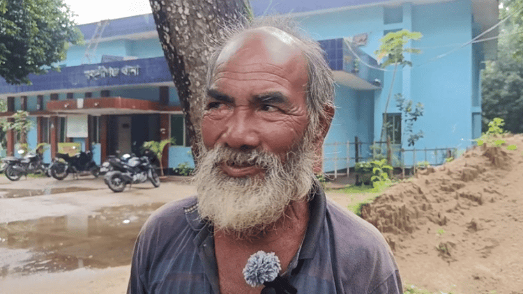 Stranded elderly man rescued from no man's land at Jamalpur border