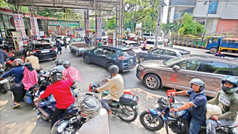 Fuel delays, uncertainty cause long queues across Dhaka