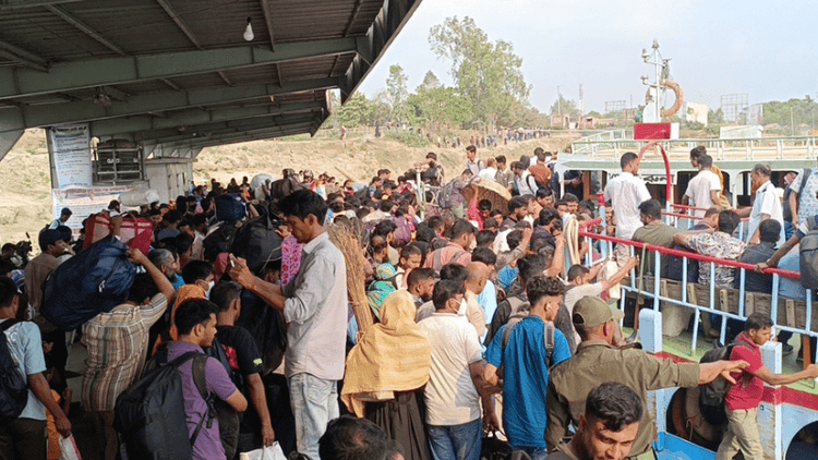 Passengers, ticket collectors clash at Paturia; launch services suspended