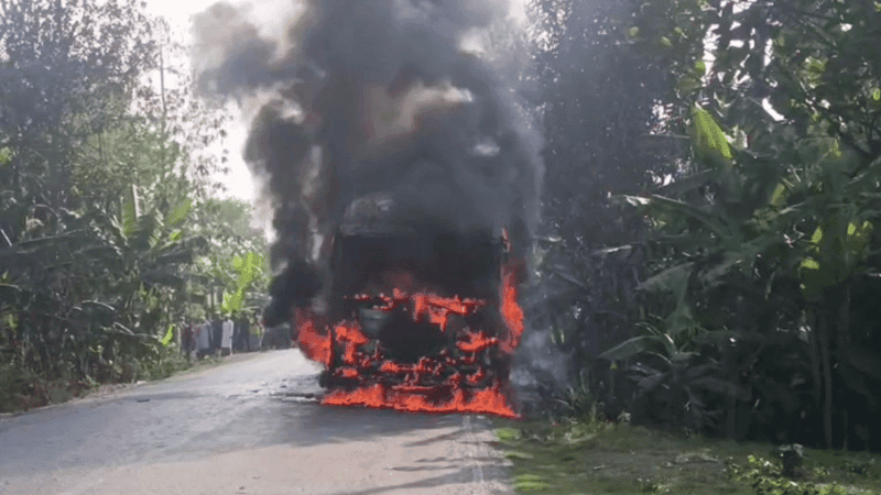 Bus catches fire in Jashore, passengers narrowly escape