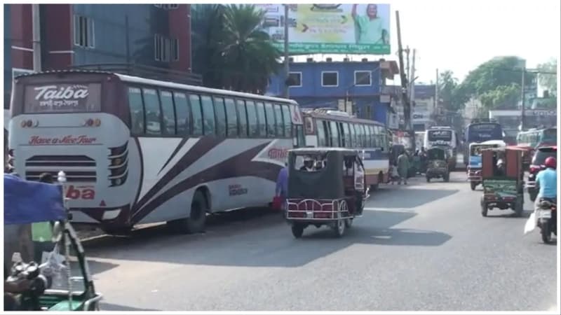 নাটোর-রাজশাহী রুটে বাস চলাচল বন্ধ