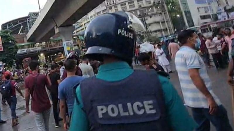 Cops remove ‘July Fighters’ from Shahbagh intersection