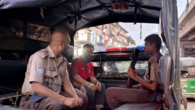 Shoe thrown at police during hawker eviction drive in Jurain, 2 held