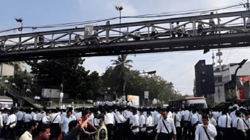 Students lift blockade at Science Lab intersection