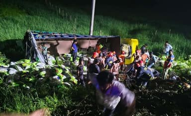 Seven killed as truck falls into ditch in Cumilla's Daudkandi