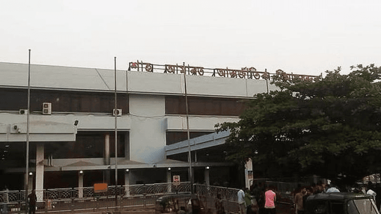 Indian national held with gold at Chattogram airport