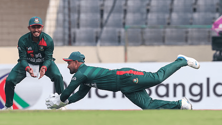 Pakistan bowled out for 114, Rana takes five