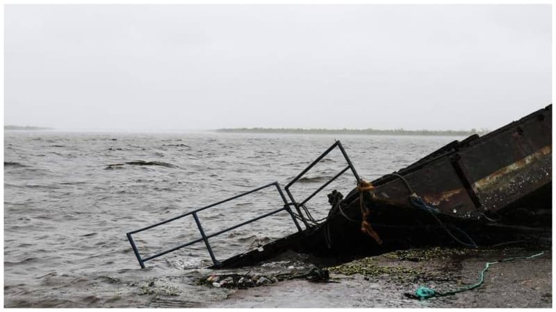 Ferry capsize kills over 90 in Mozambique