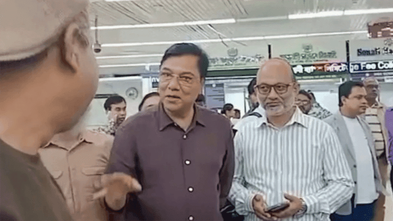 Minister orders faster increase in trolley numbers at Dhaka airport