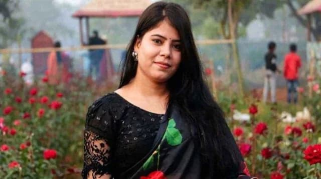 Woman dies after falling from rickshaw during bag snatching attempt