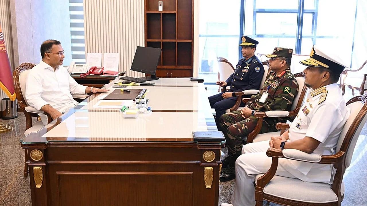 Chiefs of three services meet Prime Minister