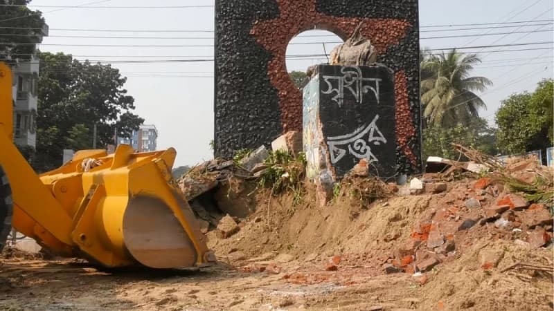 Bangabandhu’s sculpture demolished in Jhenaidah