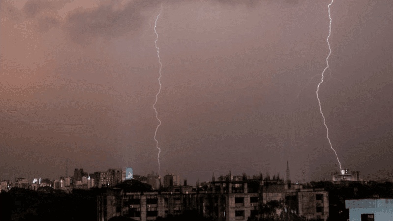 10 ways to stay safe from lightning strikes
