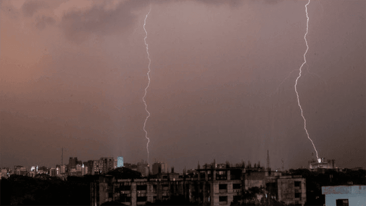 10 ways to stay safe from lightning strikes