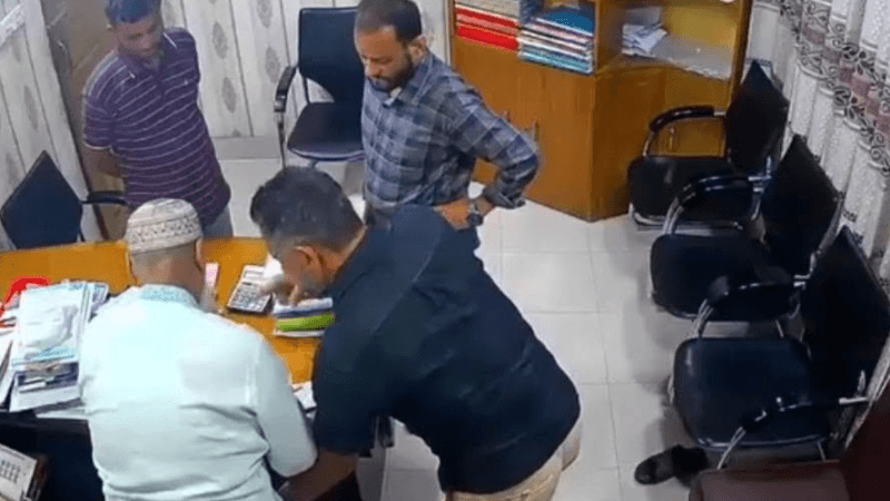 2 held over forcibly signing of cheques and stamp papers in Barisal