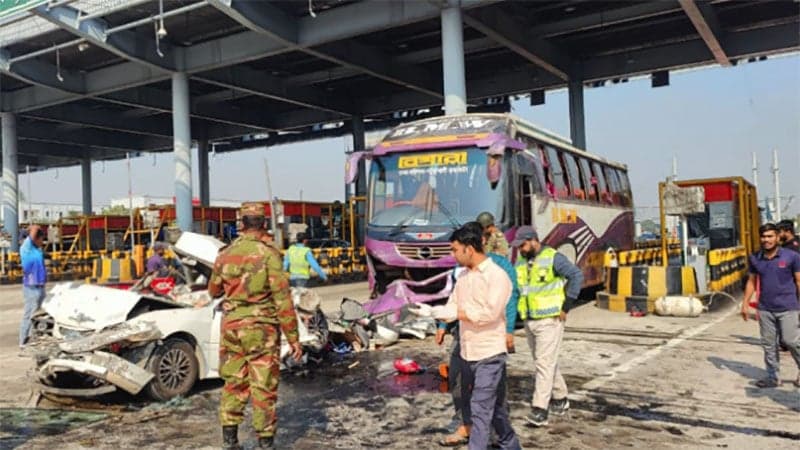 5 killed as bus runs over vehicles at Dhaka-Mawa expressway toll plaza