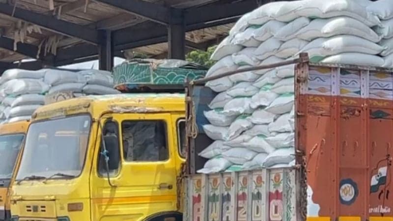 3,220 tons of rice imported through Benapole port in 11 days
