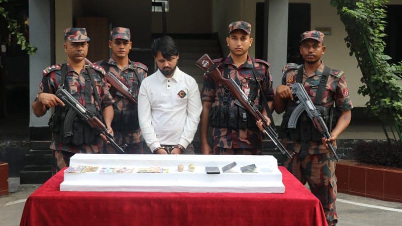 BGB seizes gold worth Tk 1.93 crore in Jashore, Indian national held