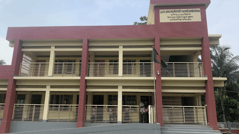 16 students of government primary school in Khulna severely beaten