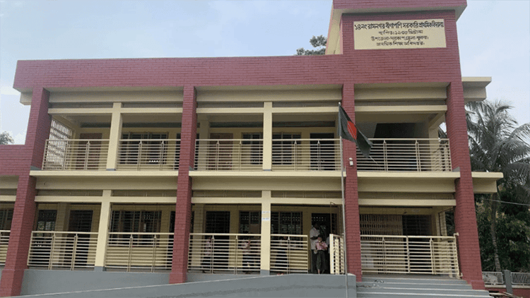 16 students of government primary school in Khulna severely beaten