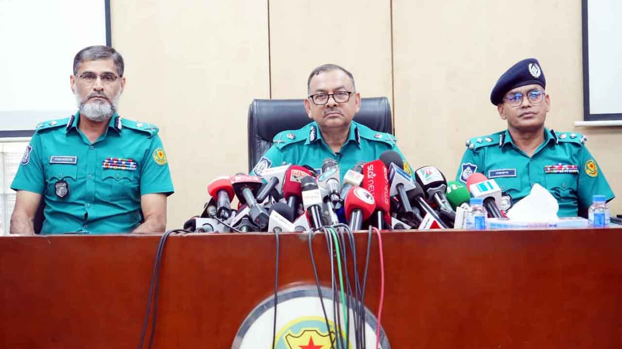 Banned group hurled 17 crude bombs in last 11 days in Dhaka: DMP chief