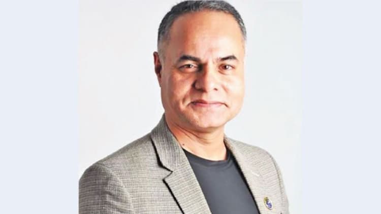 Senior journalist Nazrul Islam Mithu barred from boarding abroad