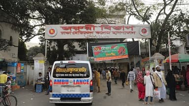 Van driver killed after being hit by battery-run rickshaw in Dhaka