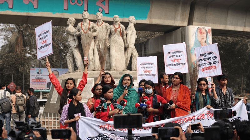 Broom procession at DU and JnU protesting Jamaat Ameer’s misogynistic remarks