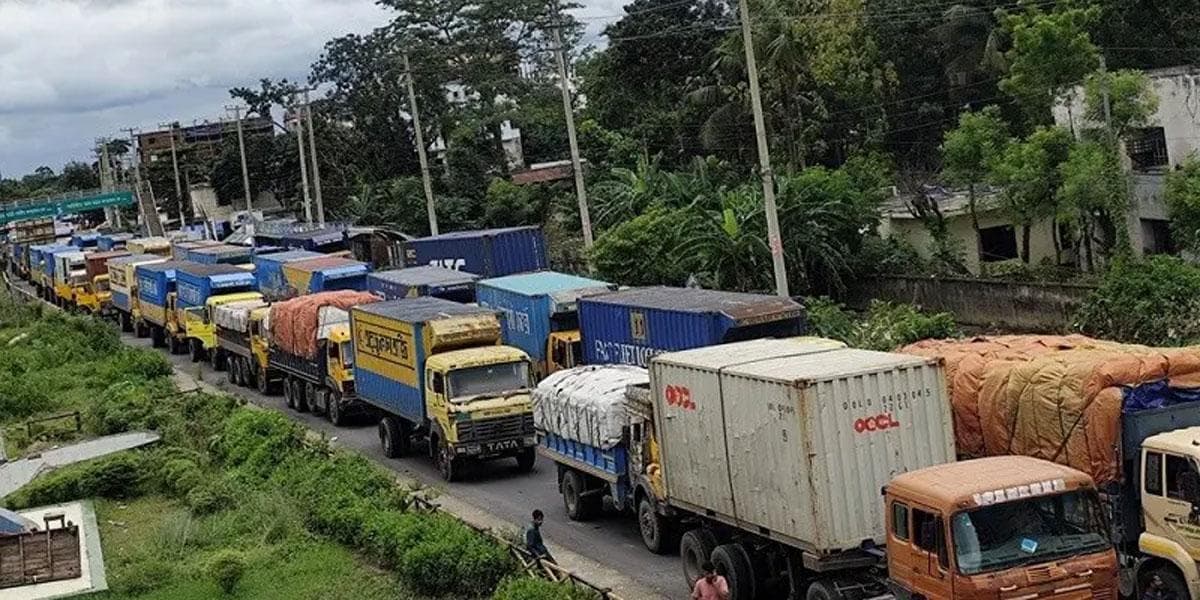 Patient dies in ambulance stuck in 40km gridlock on Dhaka-Ctg highway
