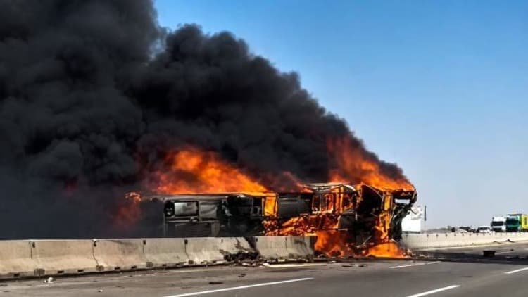 21 killed as passenger bus catches fire after crashing in Iraq