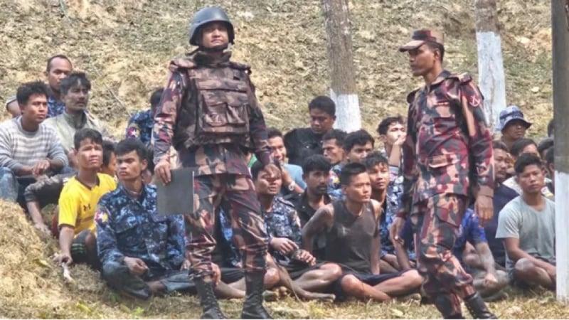 12 more Myanmar border guard, army personnel cross into Bangladesh