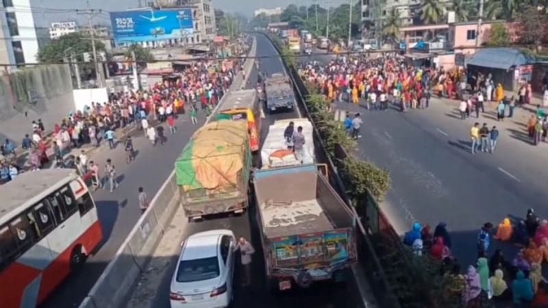 RMG workers block Dhaka-Tangail highway demanding salary arrears