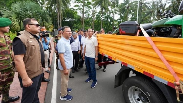 PM visits electric vehicle, sports car exhibition in Tejgaon