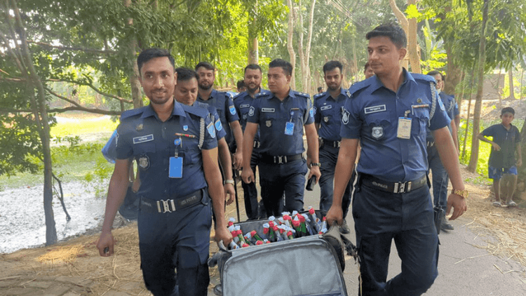 Petrol bombs found in suitcase beside Dhaka-Khulna highway
