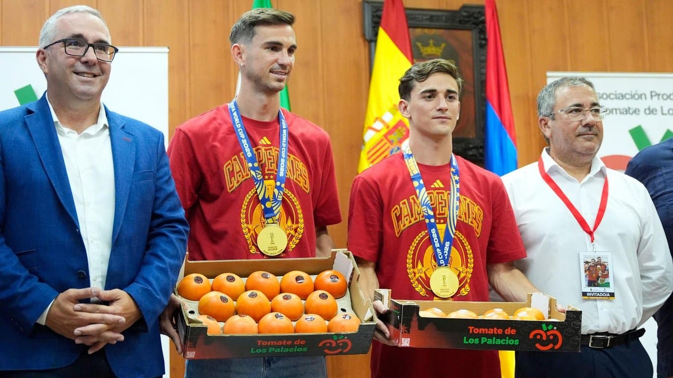 Spain's Ruiz-Gavi honoured with tomato gift after World Cup glory