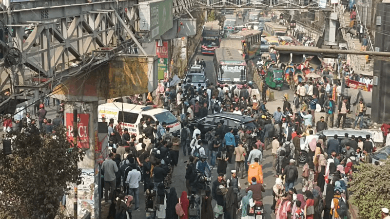 7-college students block roads across Dhaka