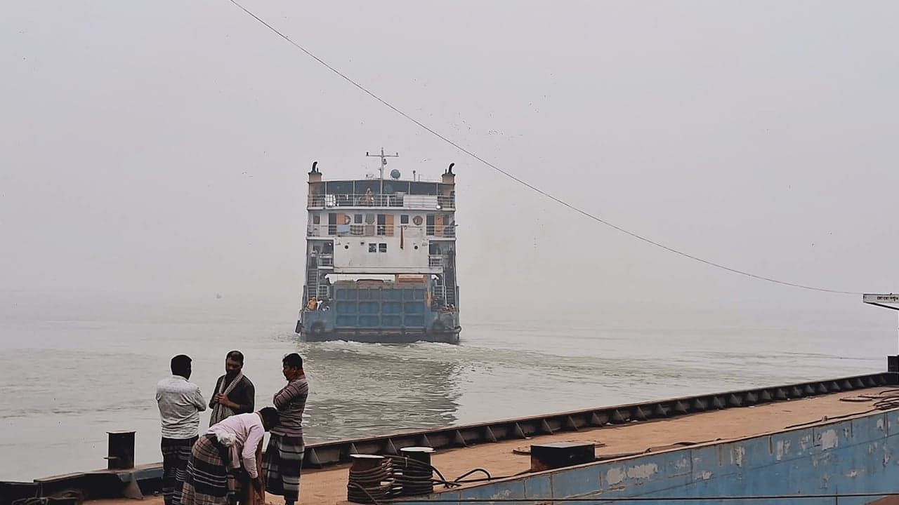 Ferry service resumes on Daulatdia–Paturia route after 8-hour halt